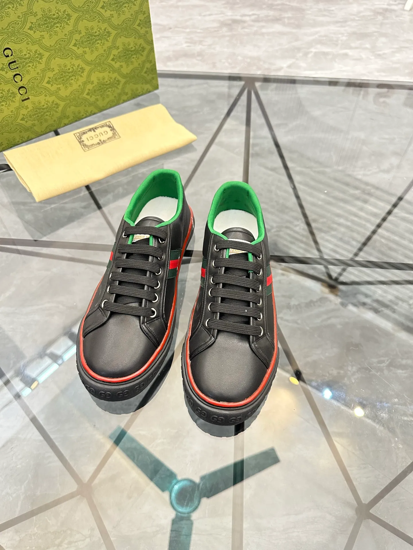 Men's shoes: 💰P380¥ Product trademark: Gucci* "Gucci*" low-top casual shoes Regular size: 38-44 (can be customized to 45.46.) Product materials: Original material from the upper counter, breathable lining, original outsole. Number: 661